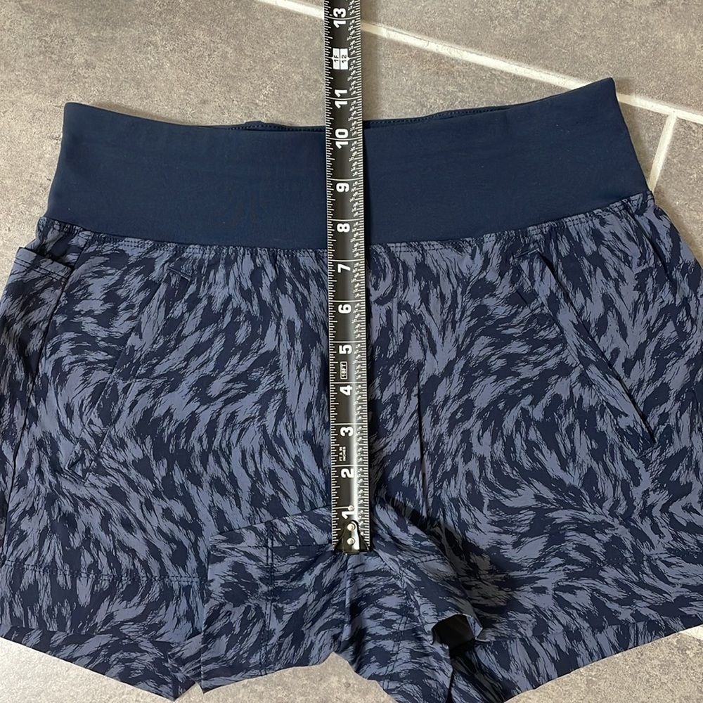 Athleta Trekkie North Shorts size 2 - Picture 7 of 11